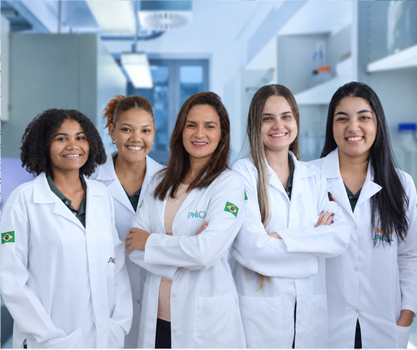 Equipe PHIQ LAB no laboratório
